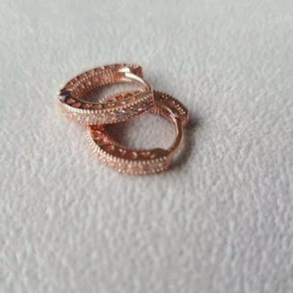 PANDORA fresh water cultured pearl baroque hoop huggie earrings - Picture 3 of 5